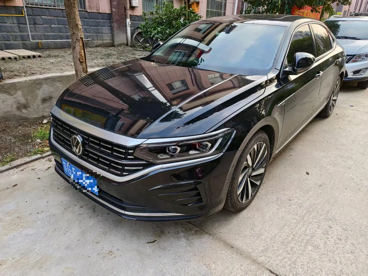 Volkswagen 2023 Passat 2.0TSI 330TSI Deluxe Edition (Modified) Automatic Gear - View 1