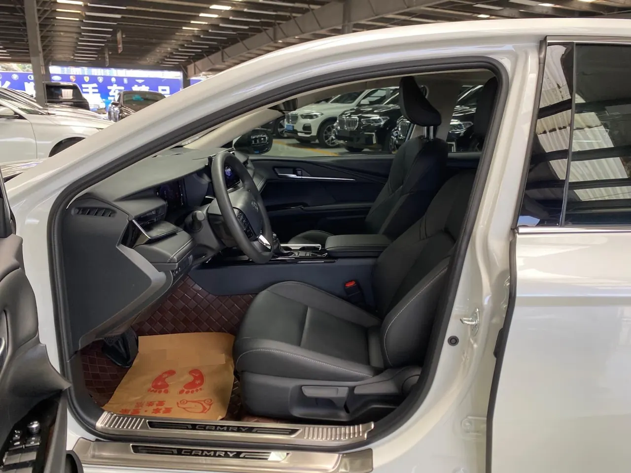 Toyota 2024 Camry Dual Engine 2.0HE Stepless Elite Automatic Gear 10