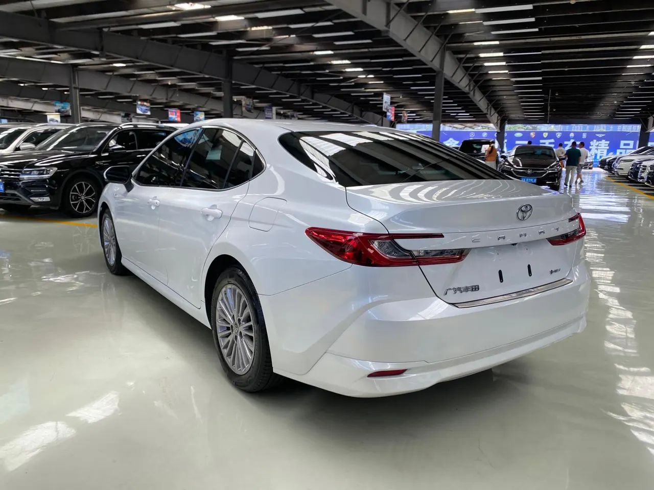 Toyota 2024 Camry Dual Engine 2.0HE Stepless Elite Automatic Gear 5