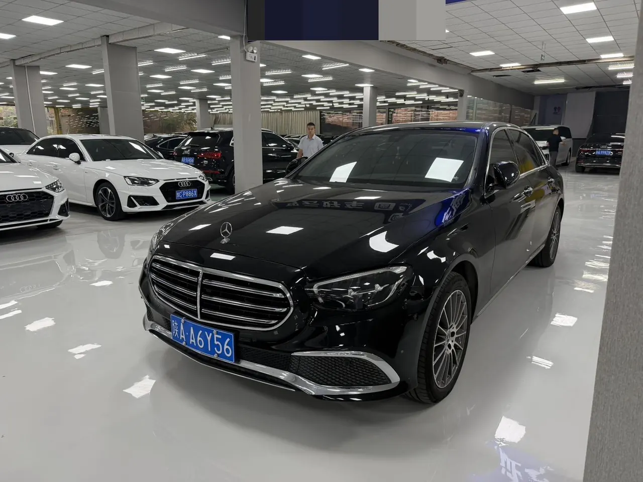 Открыть галерею: Mercedes Benz E Class 2023 E 260 L 2.0T Automatic