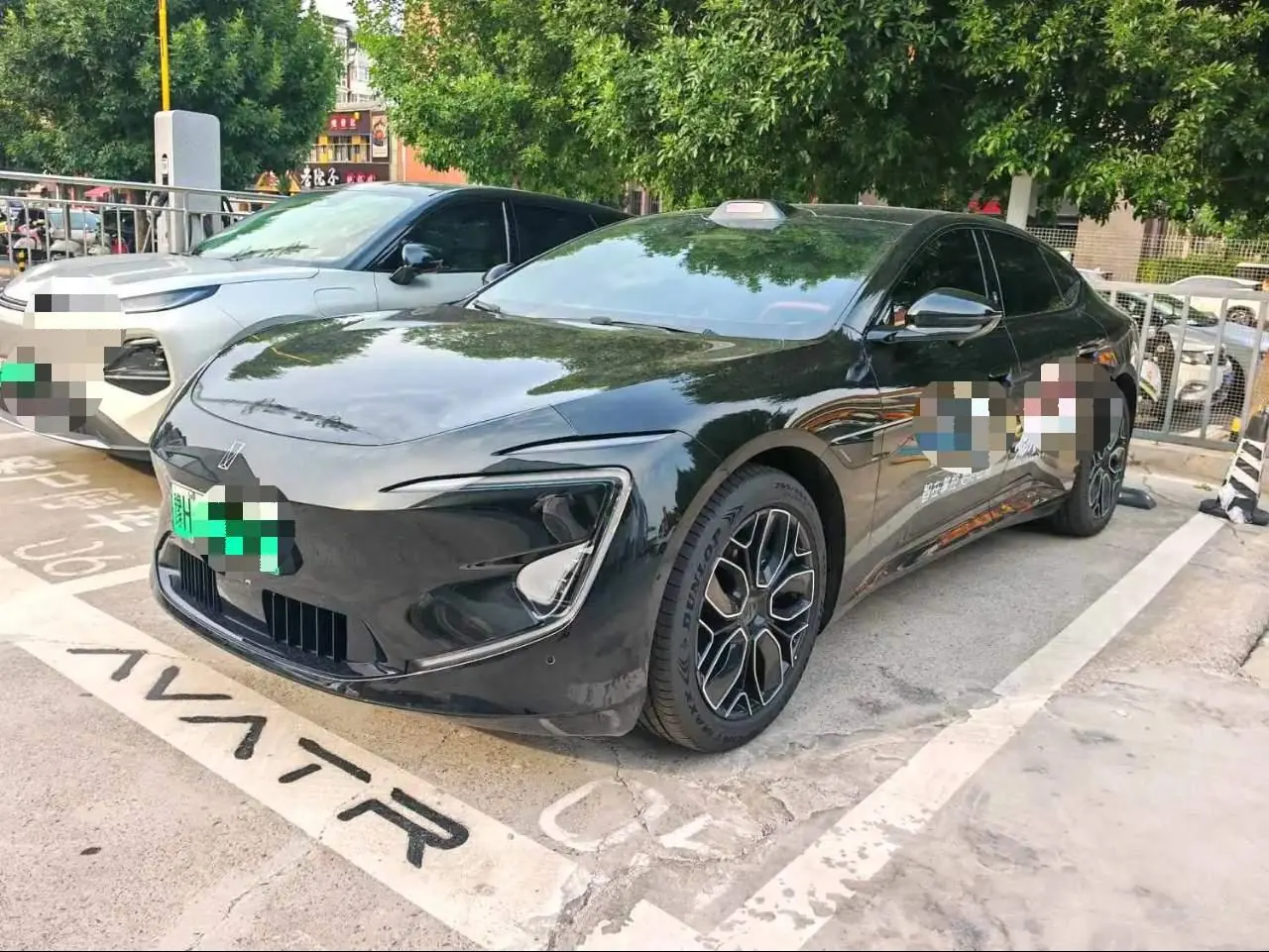 Open image lightbox: Avatr 2026 Avatr 12 Max dual-motor all-electric version (facelift) automatic transmission