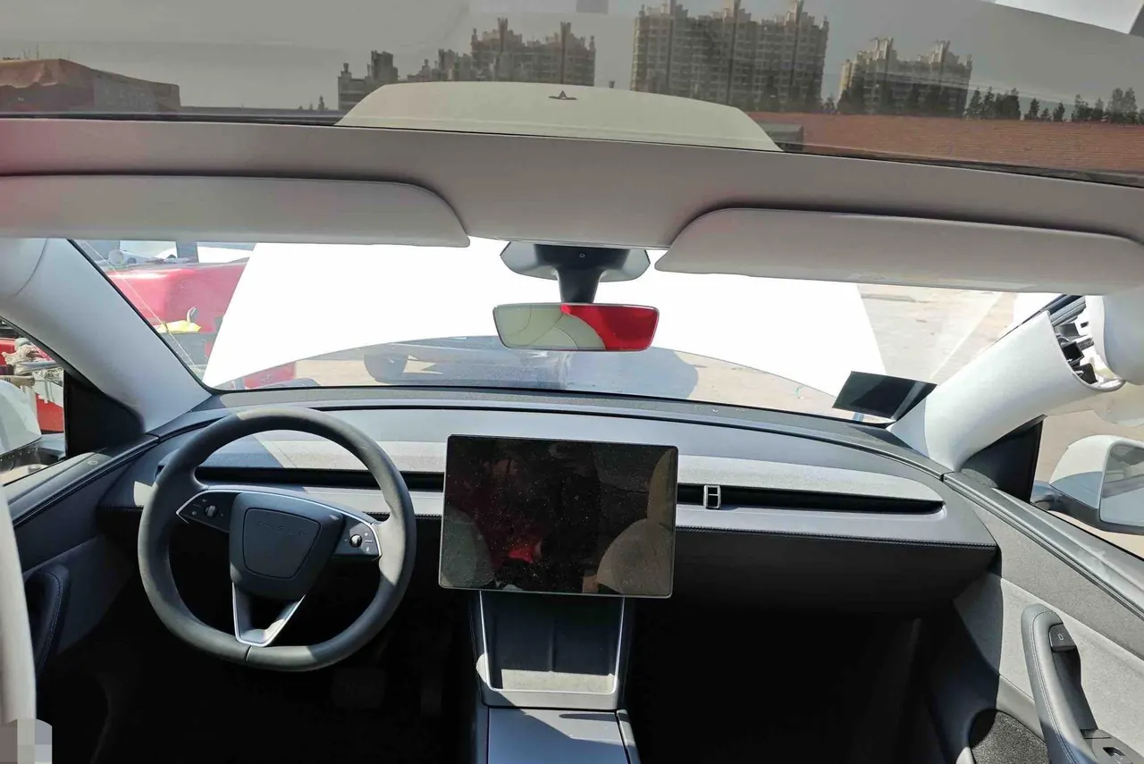 Tesla 2026 Model Y Long Range Rear-Wheel-Drive Automatic 11