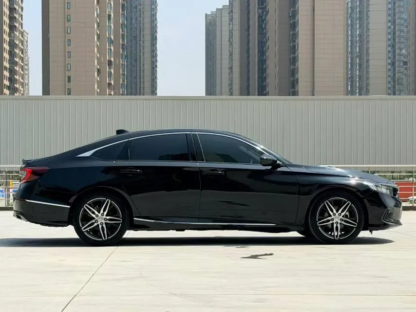 Honda 2022 10th Generation Accord 1.5T Stepless 260TURBO Magic Night Premium Edition Automatic Gear 3