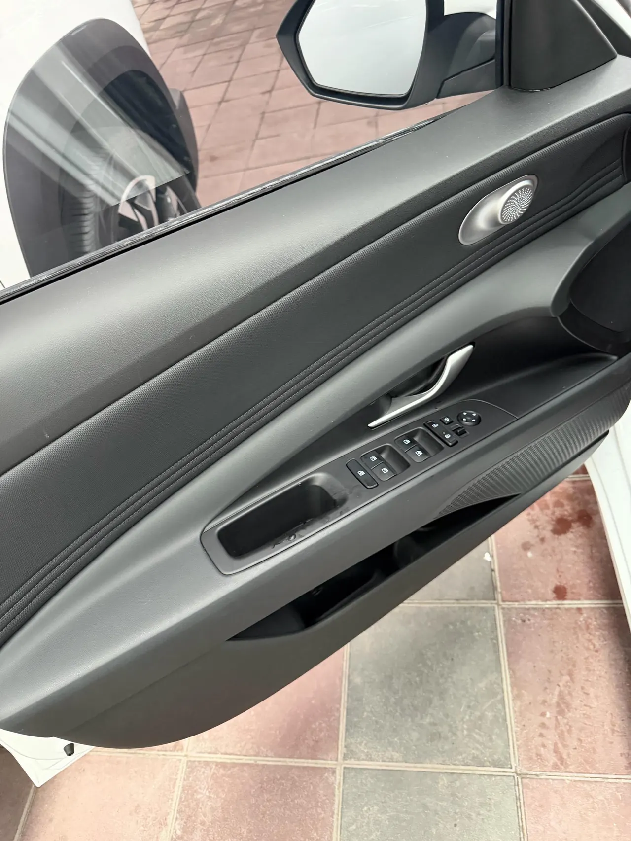 Hyundai 2022 Elantra -3-compartment 1.5 stepless LUX premium automatic gear 13