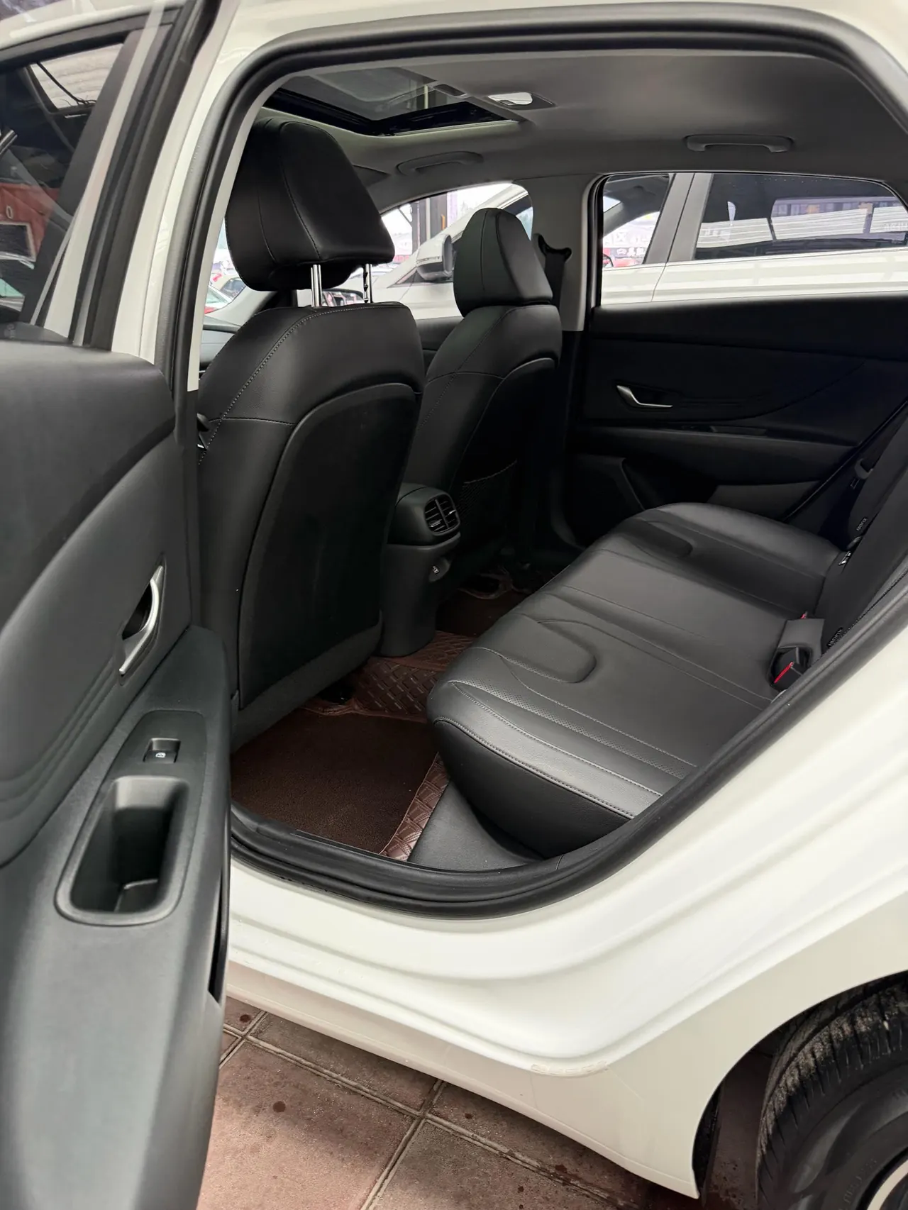Hyundai 2022 Elantra -3-compartment 1.5 stepless LUX premium automatic gear 15
