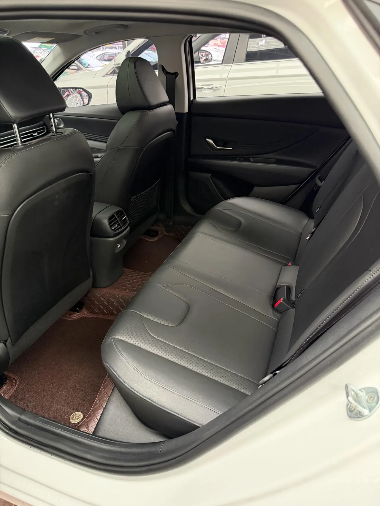 Hyundai 2022 Elantra -3-compartment 1.5 stepless LUX premium automatic gear 16