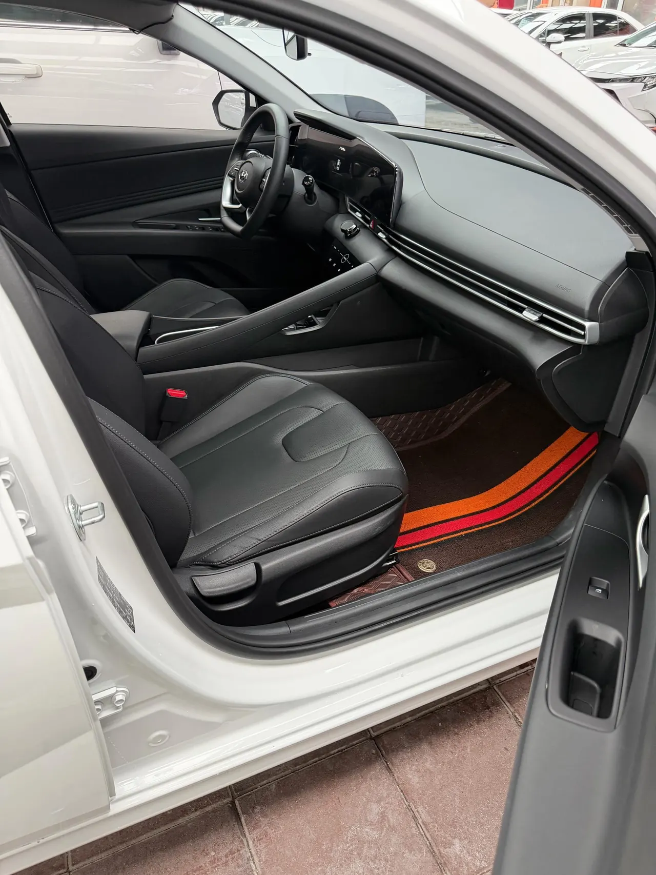 Hyundai 2022 Elantra -3-compartment 1.5 stepless LUX premium automatic gear 7