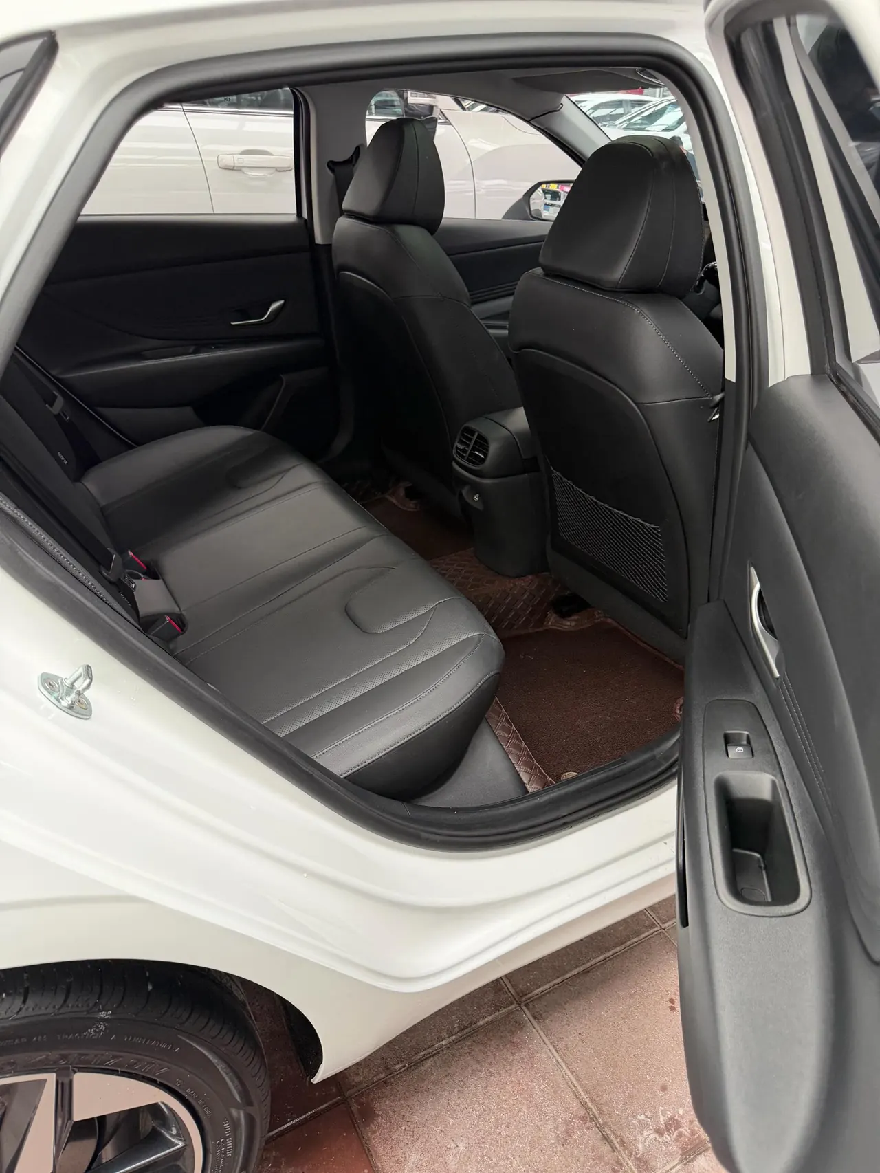 Hyundai 2022 Elantra -3-compartment 1.5 stepless LUX premium automatic gear 8