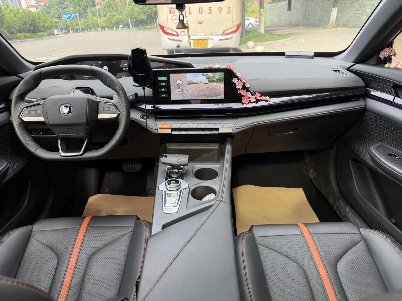 ChangAn 2025 UNI-V 1.5T honorable automatic gear 8