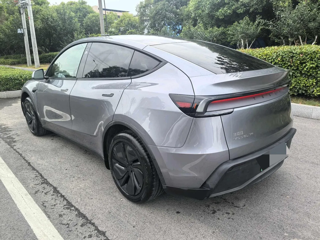 Tesla 2026 Model Y Long Range Rear-Wheel-Drive Automatic 4