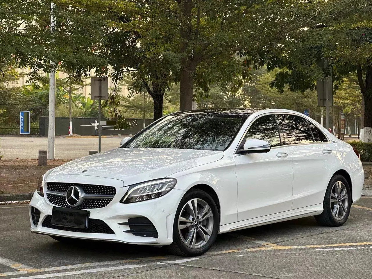 打开图片灯箱:Mercedes Benz Class C 2021 C 200 L 1.5T Fashion Sports Edition Automatic Gear