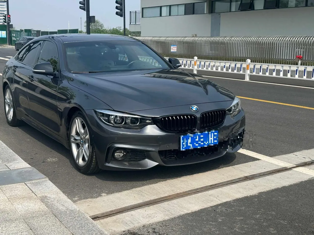 BMW 4 Series (Imported) 2020 425i Four-Door Coupe 2.0T M Sports Obsidian Night Edition Automatic Gear 2