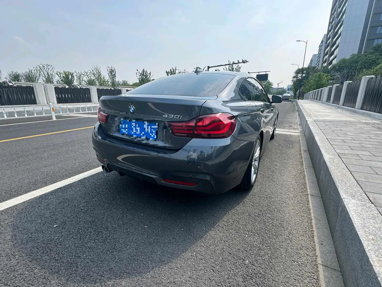BMW 4 Series (Imported) 2020 425i Four-Door Coupe 2.0T M Sports Obsidian Night Edition Automatic Gear 3