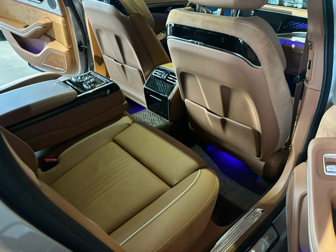 HongQi 2020 H9 48V 2.0T Zhilian Qi Chang Edition Automatic Gear 6
