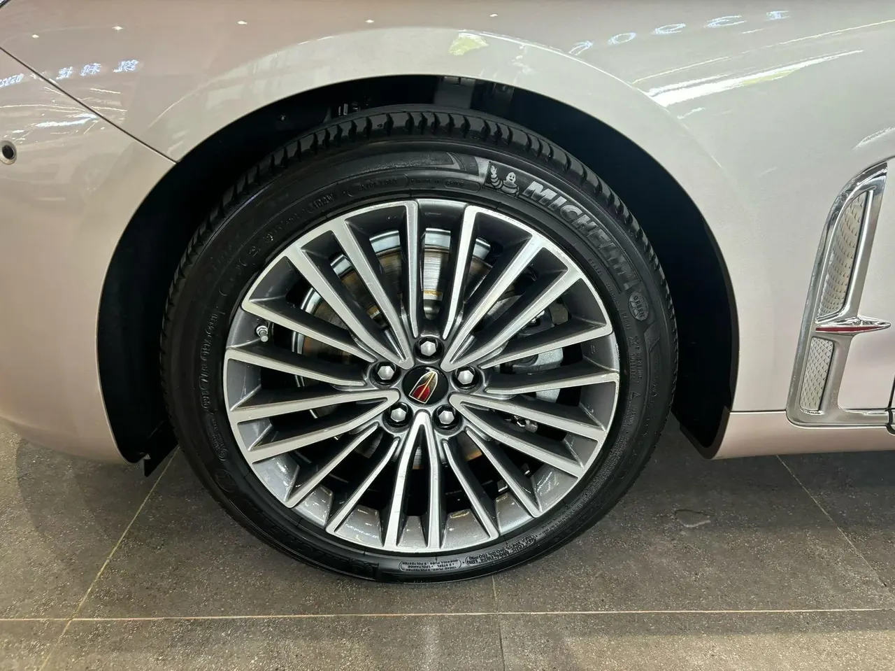 HongQi 2020 H9 48V 2.0T Zhilian Qi Chang Edition Automatic Gear 8