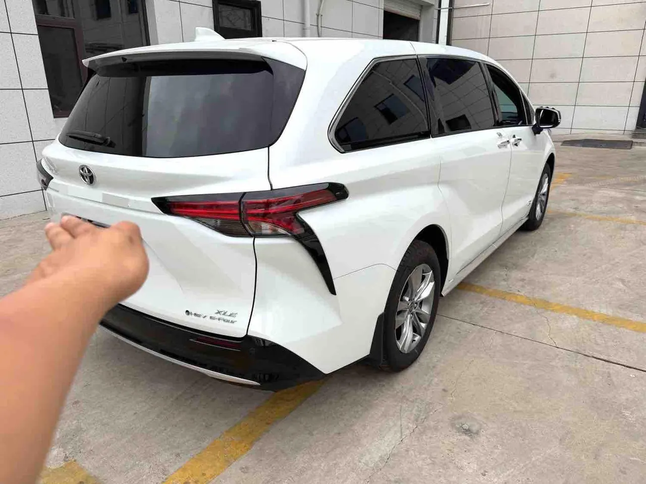 Toyota 2024 Sana 2.5 Stepless Four-wheel Drive Deluxe Edition Automatic Transmission 7