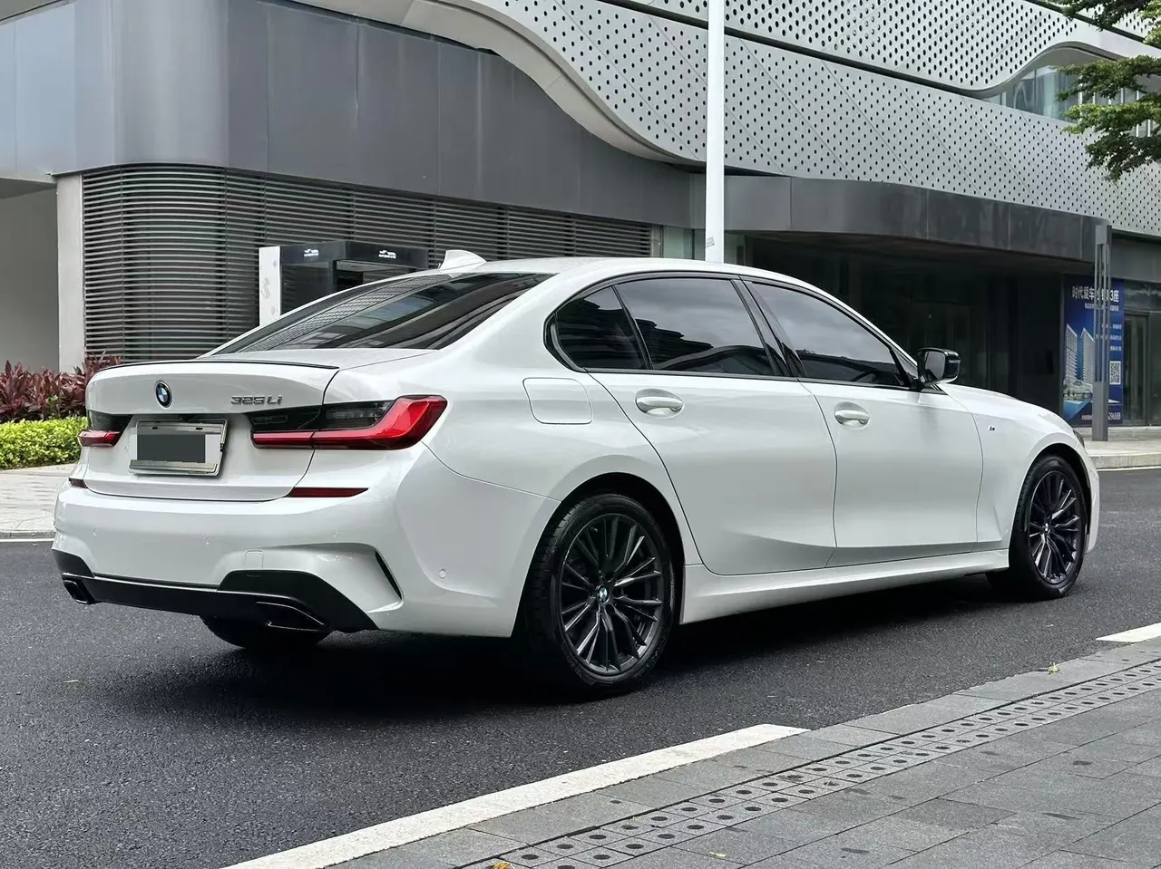 BMW 3 Series 2020 325Li 2.0T M Sports Obsidian Night Edition Automatic Gear 4