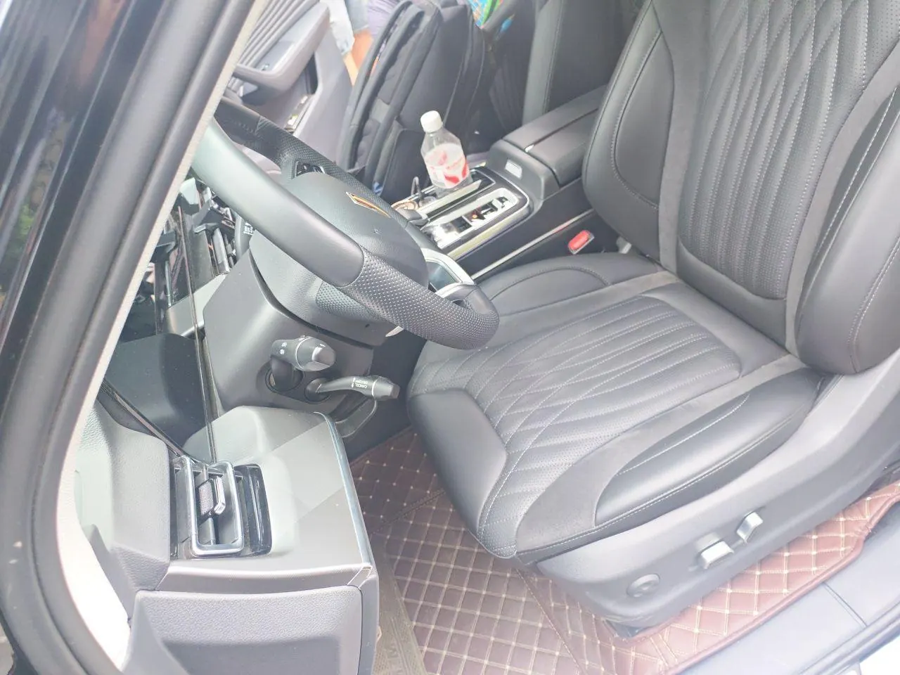 HongQi 2023 HS5 2.0T Flag Enjoy Pro Edition Automatic Gear 5