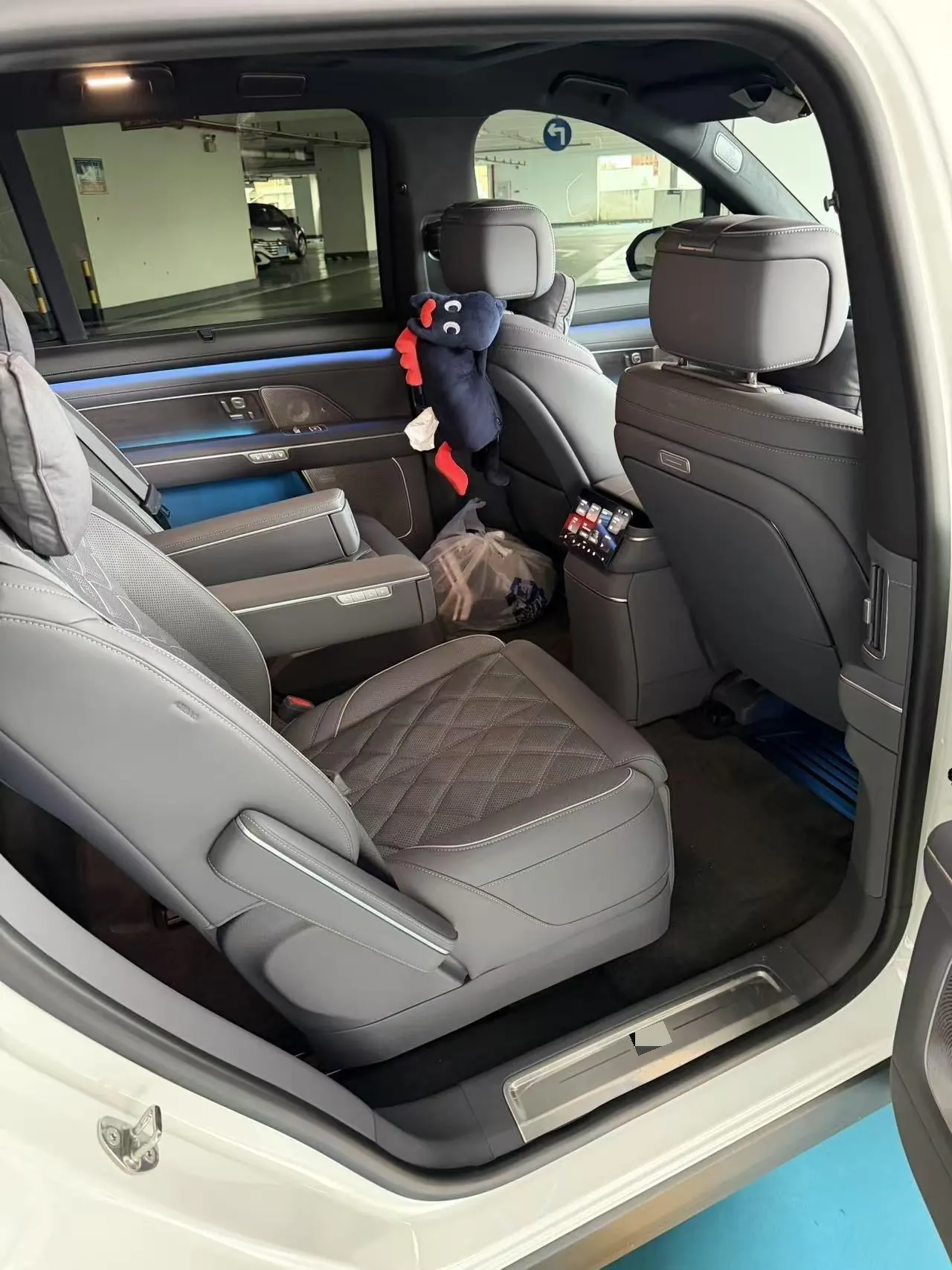 NIO 2026 ES8 6-seat executive deluxe automatic gear 5