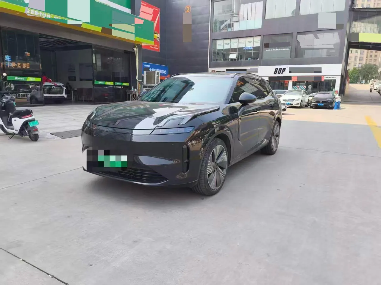 Открыть галерею: LYNK&CO 2023 LYNK&CO 08 EM-P 1.5T 120km Long Endurance Halo Automatic