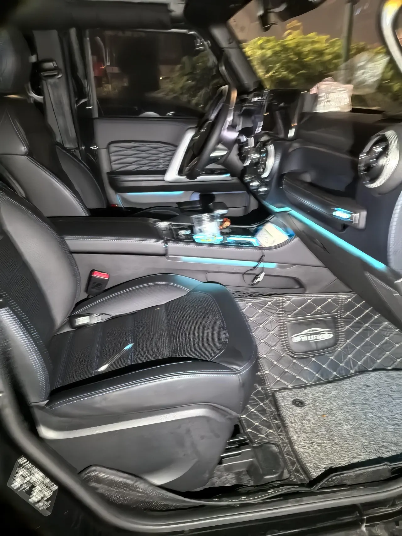 Beijing 2023 BJ40 2.0T 4-wheel drive city hunter version chivalrous automatic gear 2