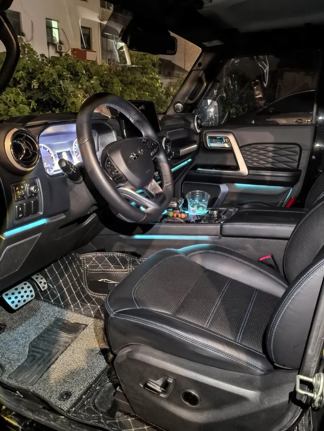 Beijing 2023 BJ40 2.0T 4-wheel drive city hunter version chivalrous automatic gear 4