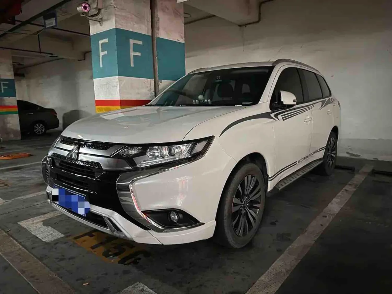 打开图片灯箱:Mitsubishi 2021 Outlander 2.0 Stepless Two-Drive Enjoy Edition 7-seat Automatic Gear