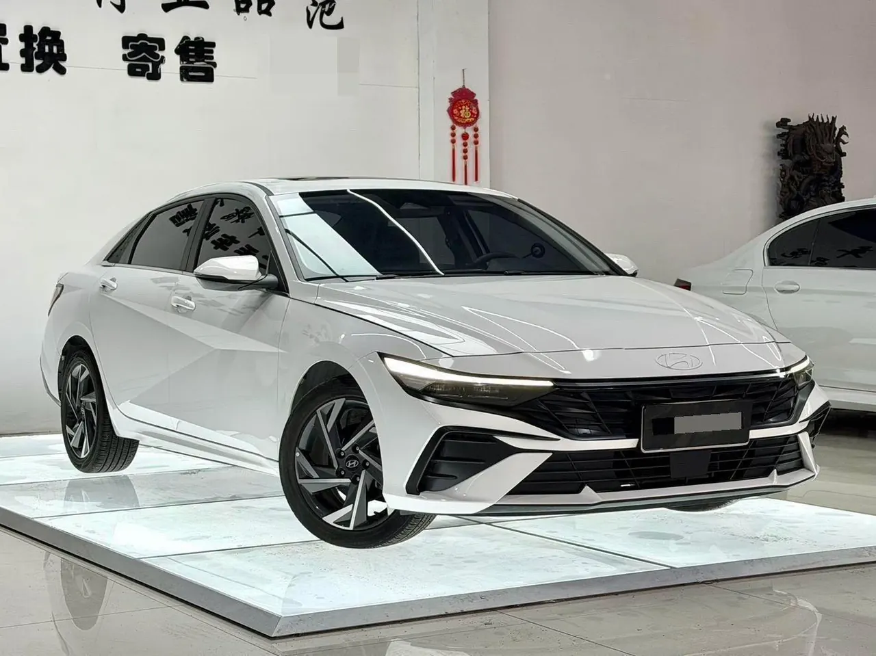 Hyundai 2023 Elantra -3-compartment 1.5 stepless LUX premium automatic gear 3
