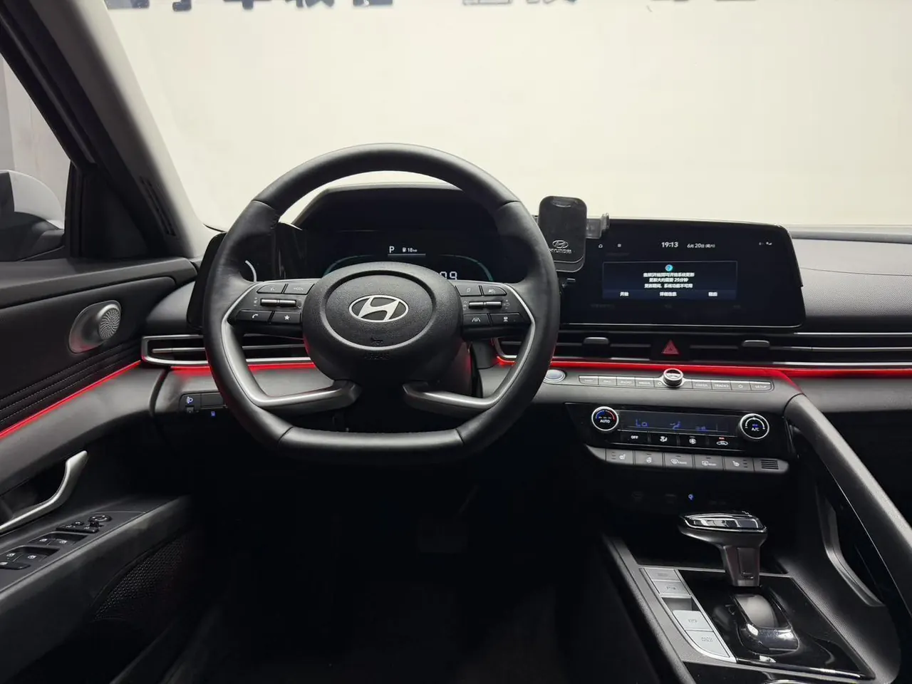 Hyundai 2023 Elantra -3-compartment 1.5 stepless LUX premium automatic gear 8