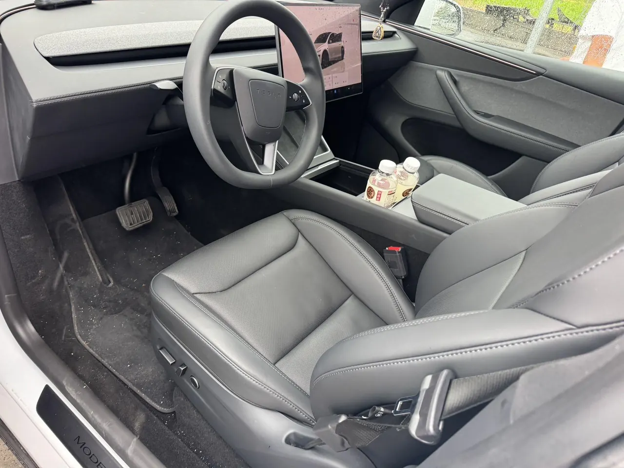 Tesla 2026 Model Y Rear-Wheel-Drive Automatic 2