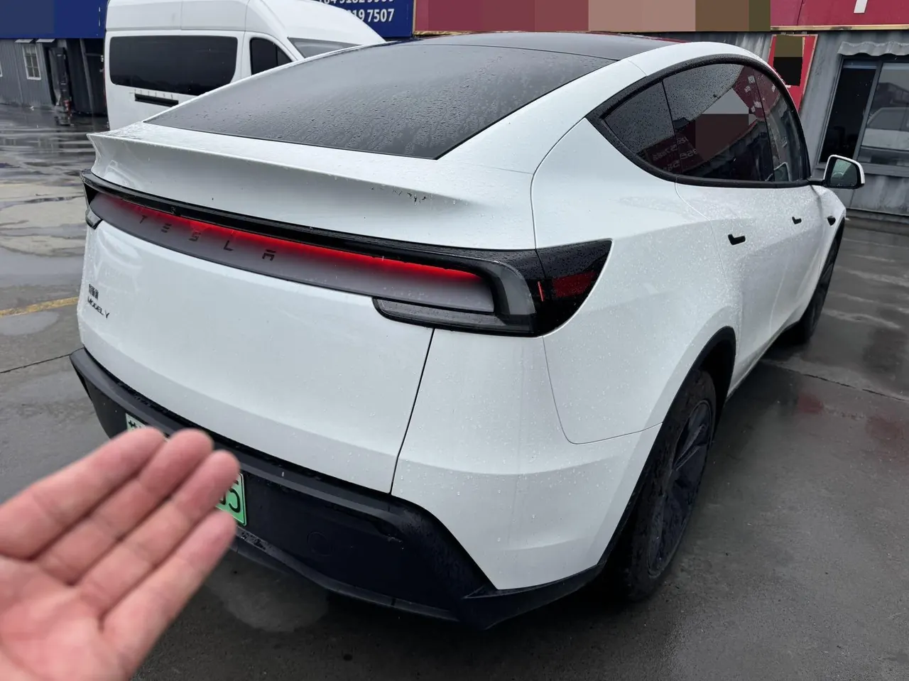 Tesla 2026 Model Y Rear-Wheel-Drive Automatic 5