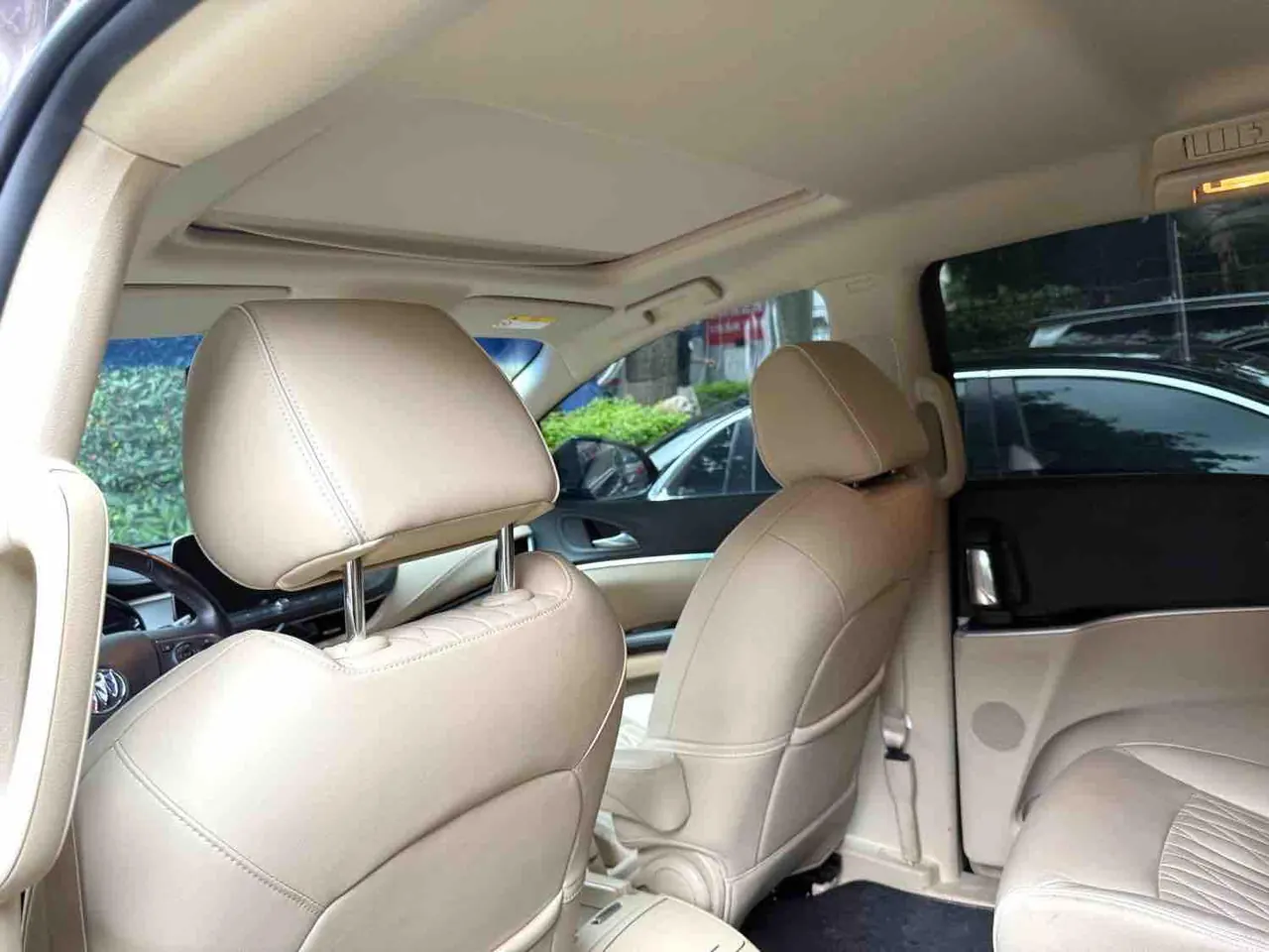 Buick 2023 GL8 Land Business Class 48V 2.0T 652T Luxury Automatic Gear 4