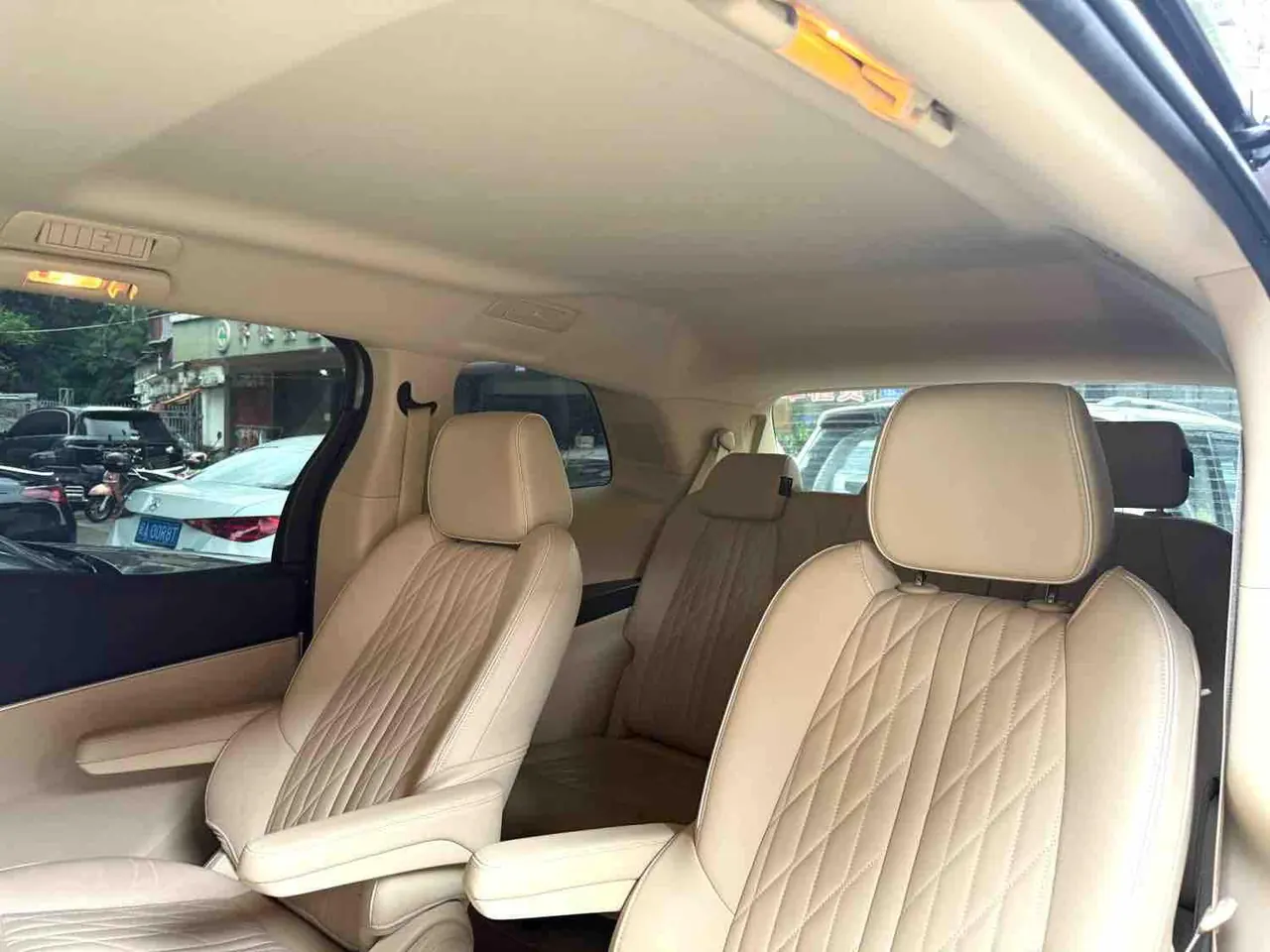 Buick 2023 GL8 Land Business Class 48V 2.0T 652T Luxury Automatic Gear 5