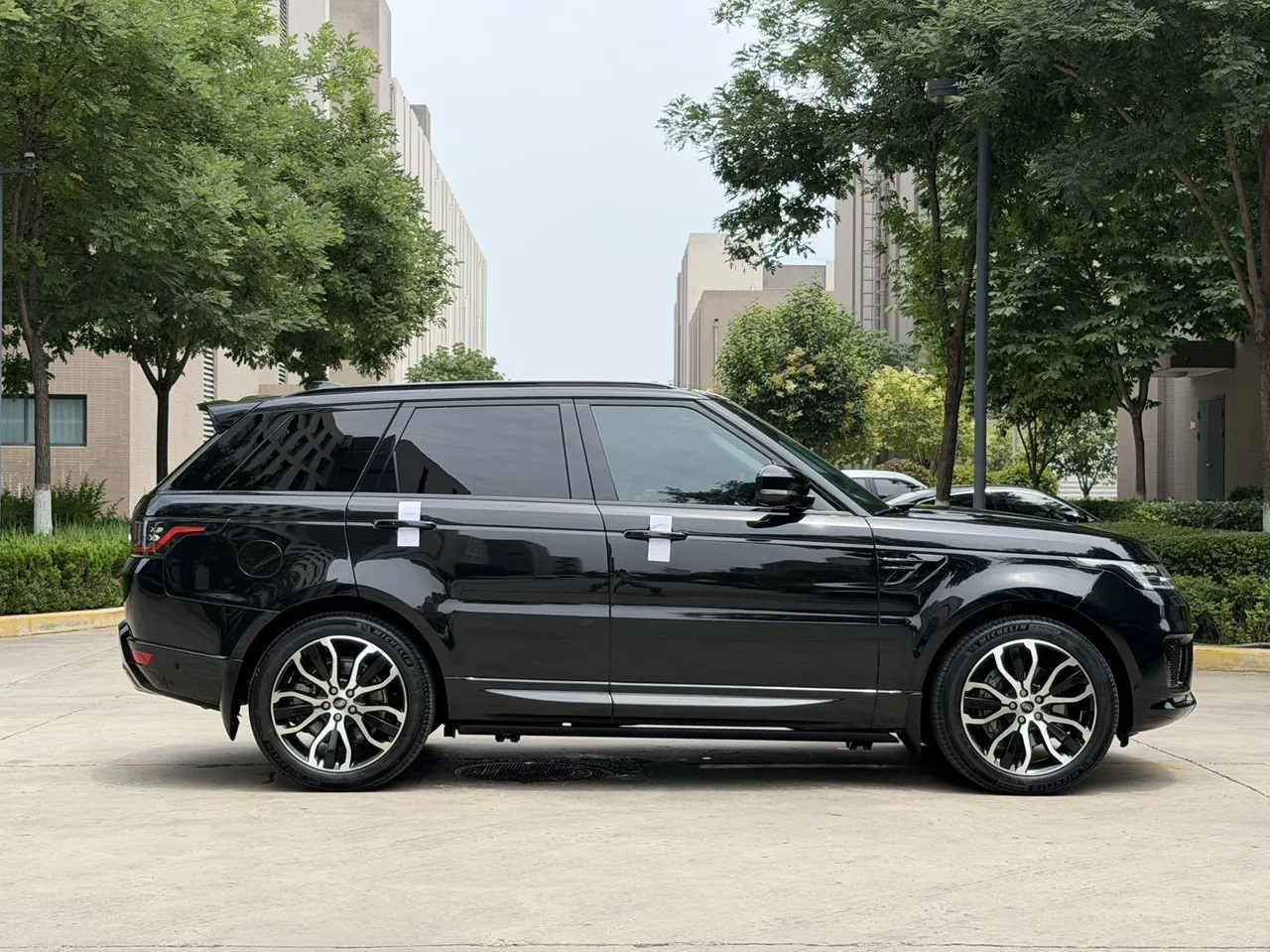 Land Rover Range Rover Sport Edition (Imported) 2022 Range Rover Sport Edition 48V 3.0T L6 Yao Black Edition Automatic Gear 15