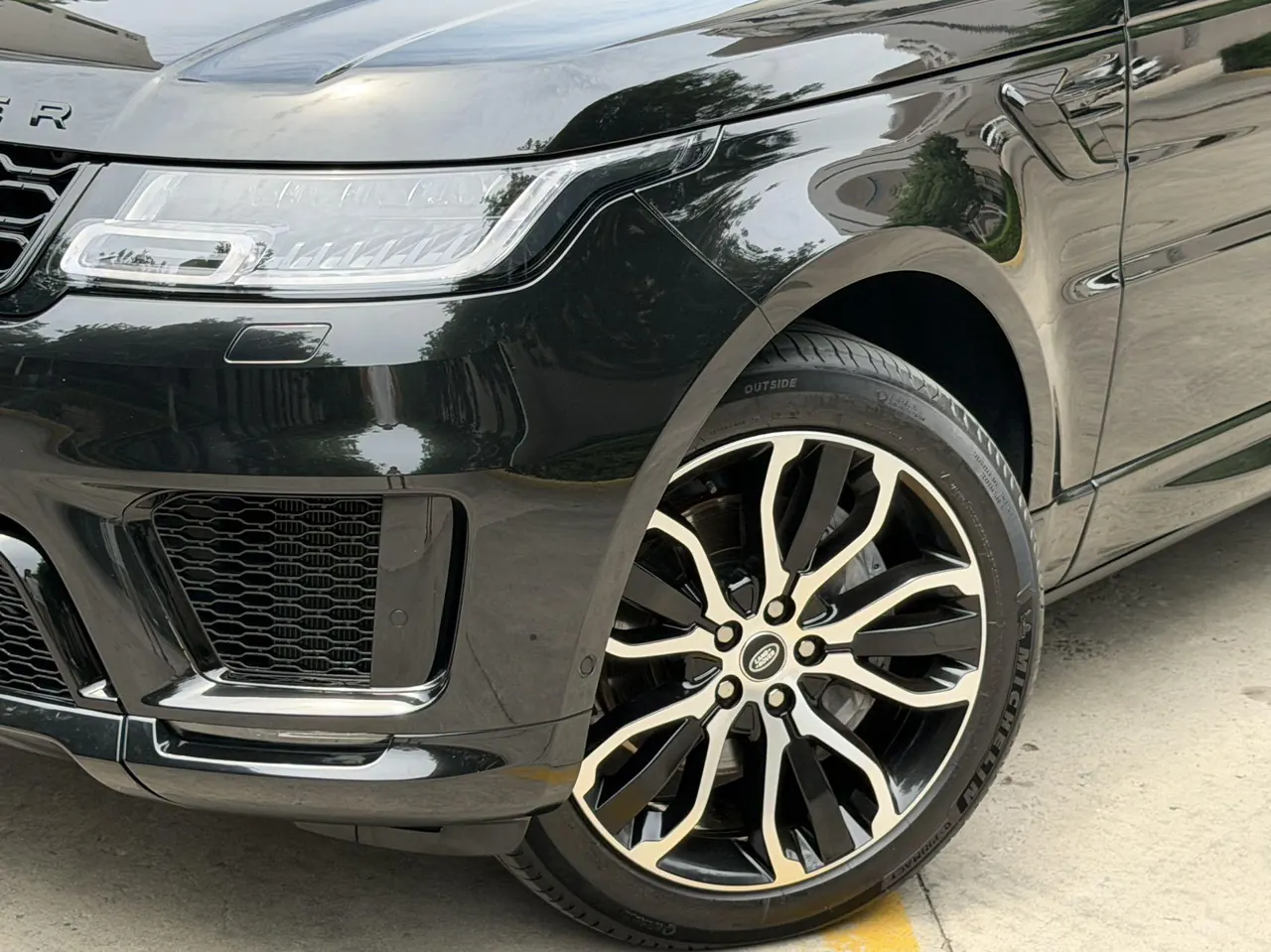 Land Rover Range Rover Sport Edition (Imported) 2022 Range Rover Sport Edition 48V 3.0T L6 Yao Black Edition Automatic Gear 16