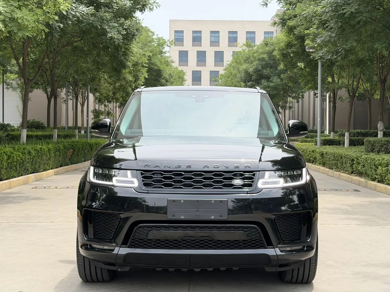Land Rover Range Rover Sport Edition (Imported) 2022 Range Rover Sport Edition 48V 3.0T L6 Yao Black Edition Automatic Gear 2