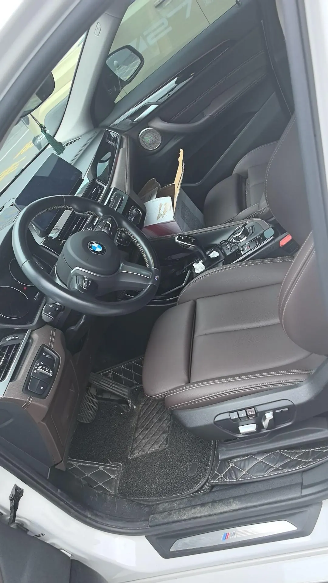 BMW 2023 X2 sDrive25i 2.0T M sports obsidian night version automatic gear 2