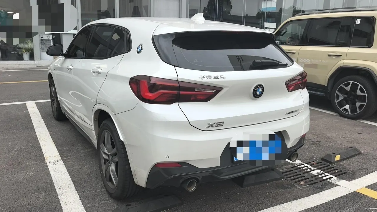 BMW 2023 X2 sDrive25i 2.0T M sports obsidian night version automatic gear 4