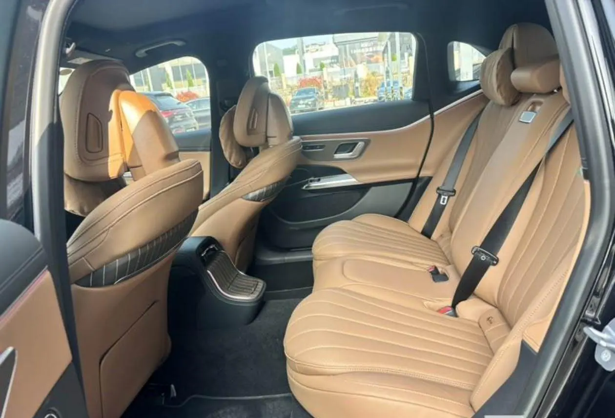 Mercedes Benz Class E New Energy 2024 E 350 e L 2.0T Automatic Gear 4
