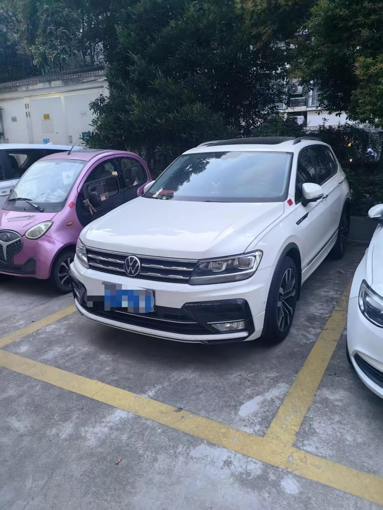 Volkswagen 2021 Tiguan L R-Line 2.0TSI 330TSI Two-Drive Ultimate Automatic Gear - View 1