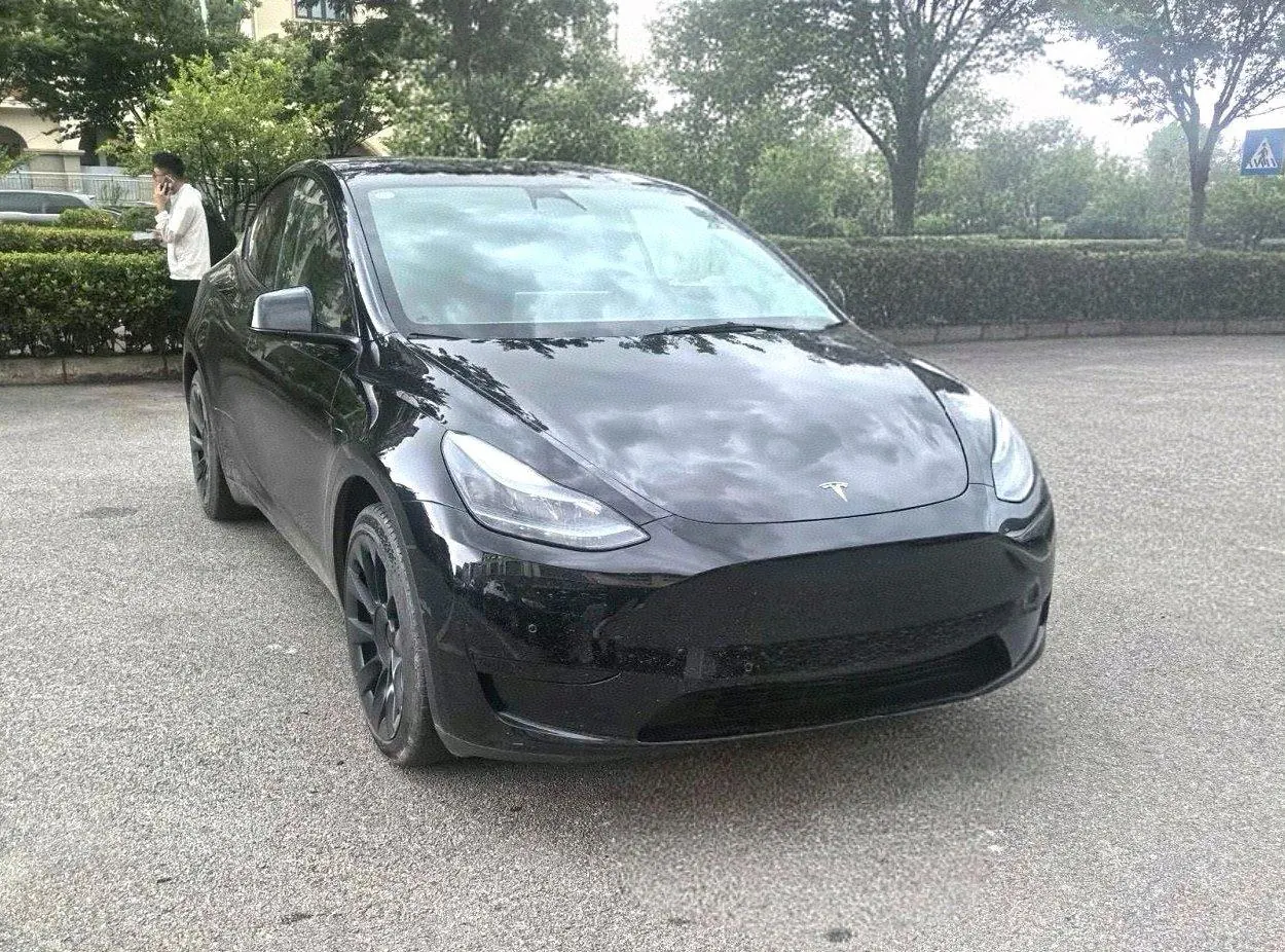 Tesla 2022 Model Y rear-wheel drive version (facelift) automatic gear 2