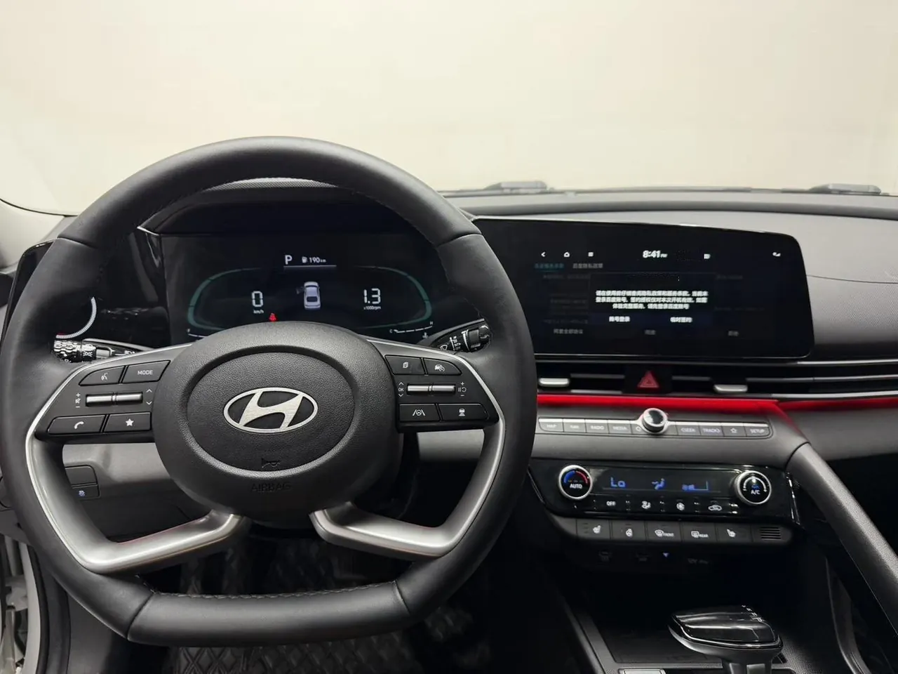 Hyundai 2023 Elantra -3-compartment 1.5 stepless LUX premium automatic gear 10