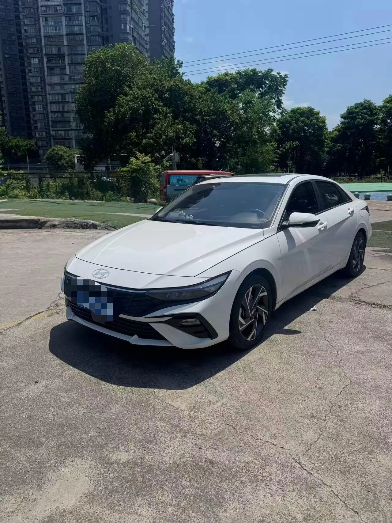 Hyundai 2023 Elantra -3-compartment 1.5 stepless LUX premium automatic gear - View 1