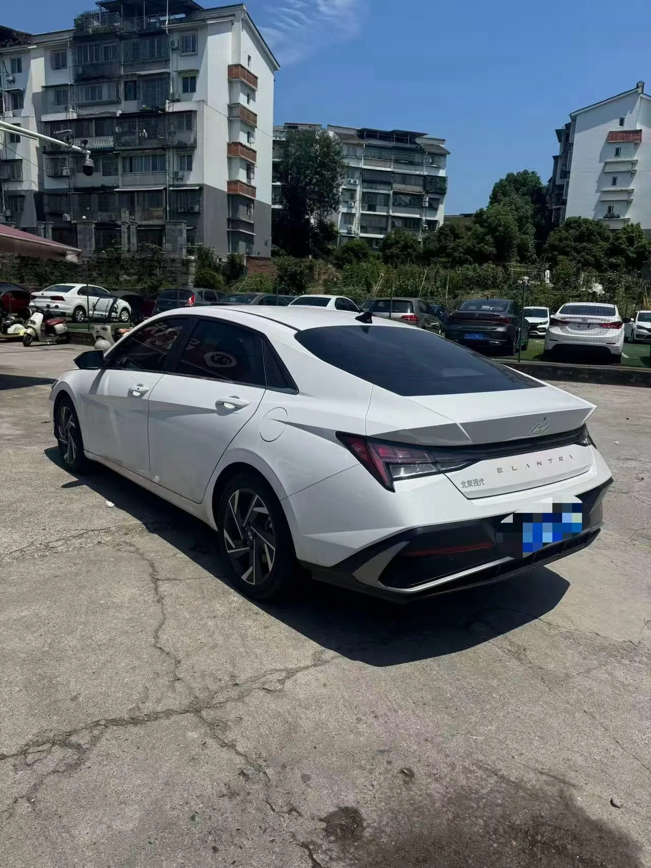 Hyundai 2023 Elantra -3-compartment 1.5 stepless LUX premium automatic gear 5