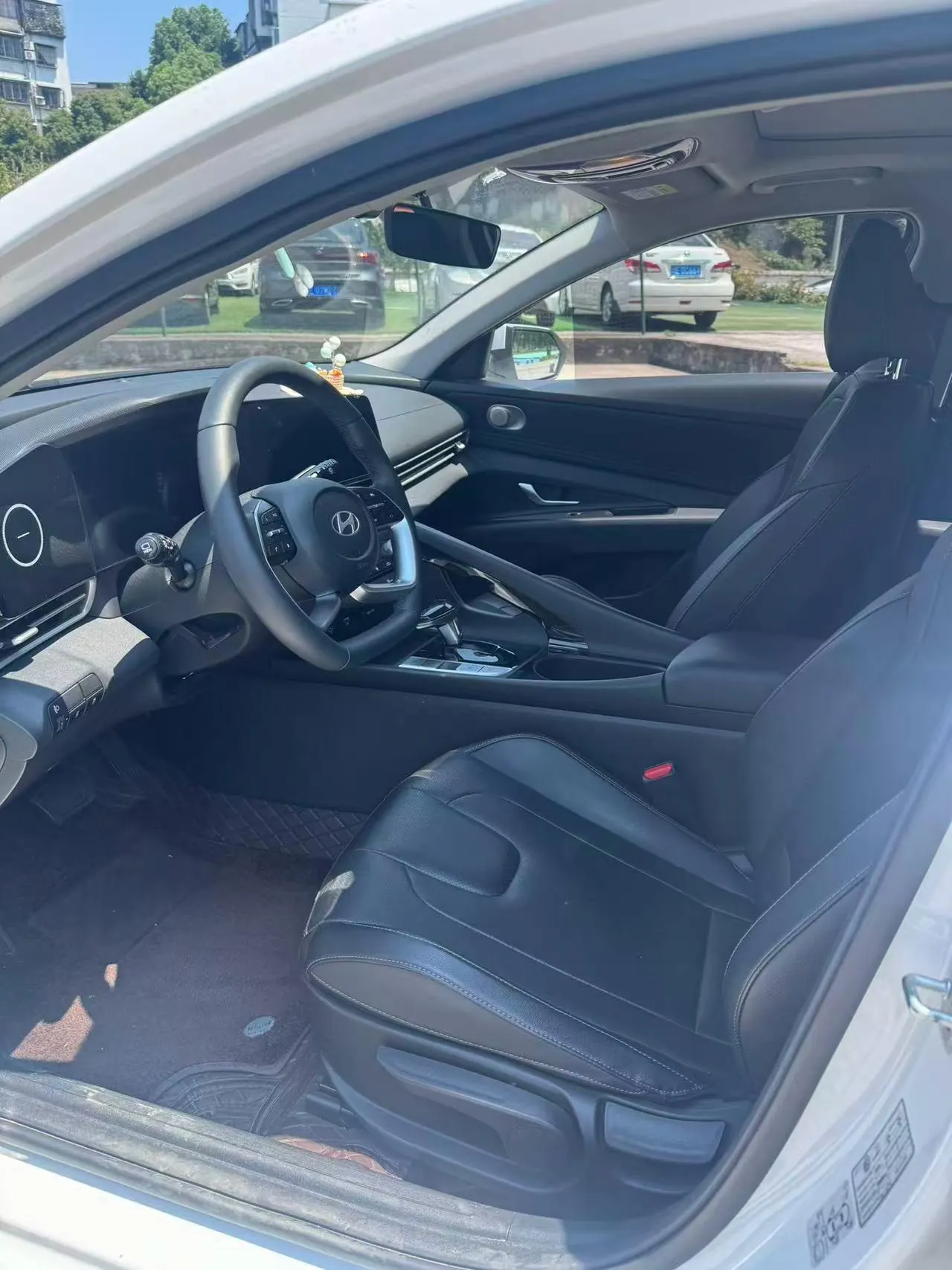 Hyundai 2023 Elantra -3-compartment 1.5 stepless LUX premium automatic gear 6