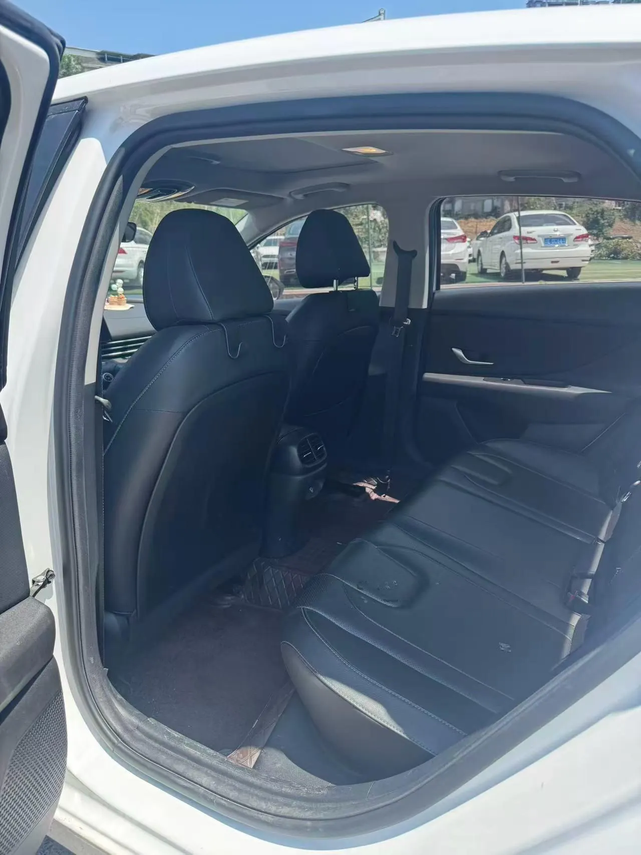 Hyundai 2023 Elantra -3-compartment 1.5 stepless LUX premium automatic gear 8