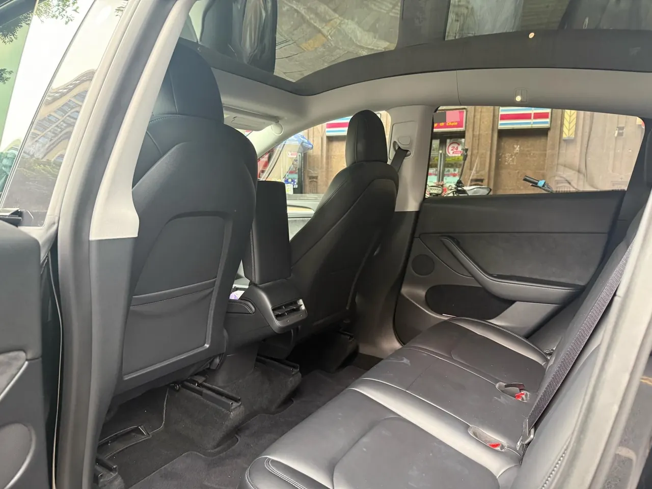 Tesla 2022 Model Y rear-wheel drive version automatic transmission 2