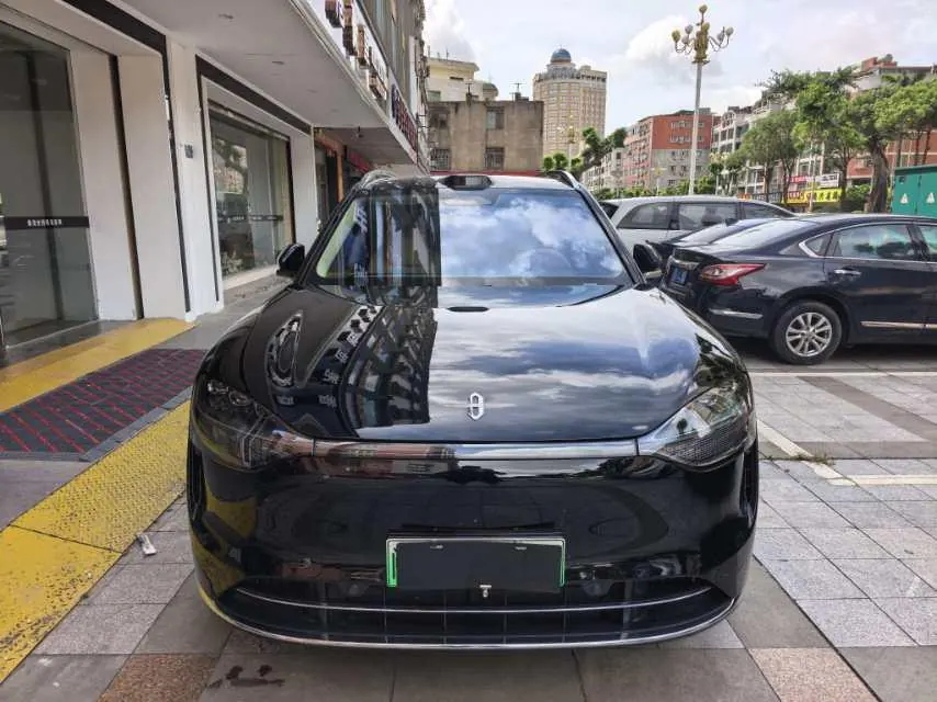 AITO 2025 AITO M9 extended range Ultra version 52kWh5 seat version automatic gear 2