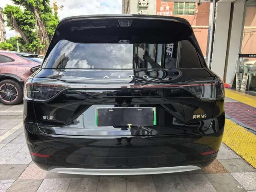 AITO 2025 AITO M9 extended range Ultra version 52kWh5 seat version automatic gear 5