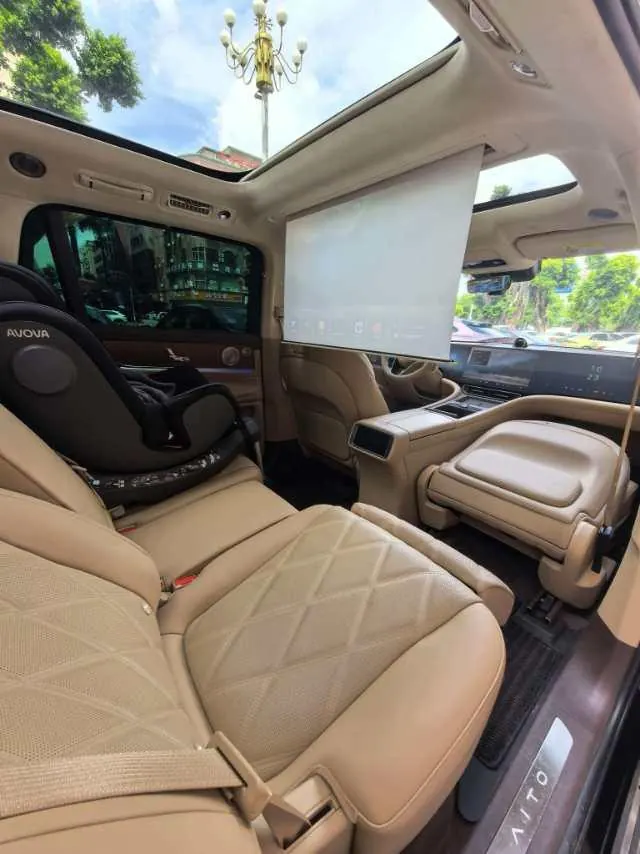 AITO 2025 AITO M9 extended range Ultra version 52kWh5 seat version automatic gear 8